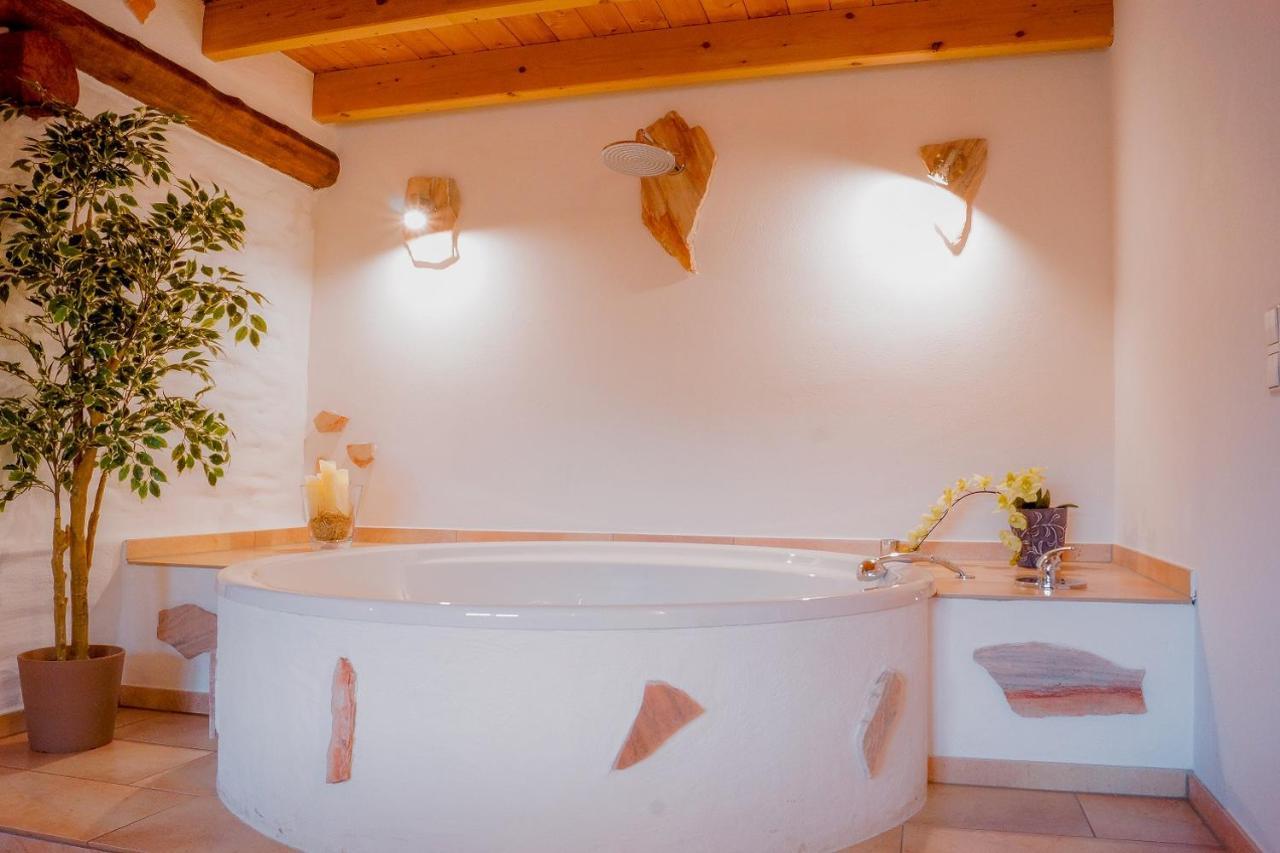 Besondere Ferienwohnung Spirit Auf Idyllischem Reiterhof Nahe Burg Eltz Münstermaifeld エクステリア 写真
