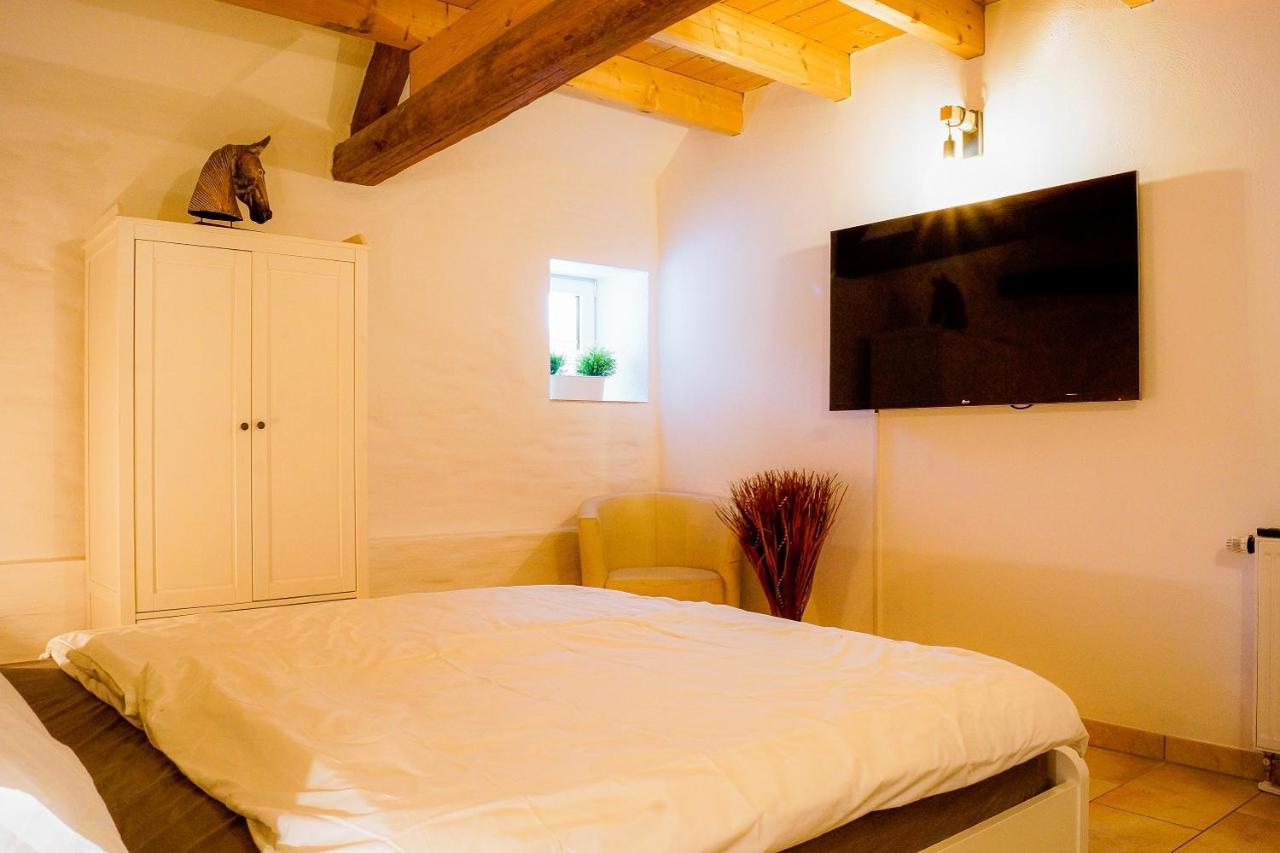 Besondere Ferienwohnung Spirit Auf Idyllischem Reiterhof Nahe Burg Eltz Münstermaifeld エクステリア 写真